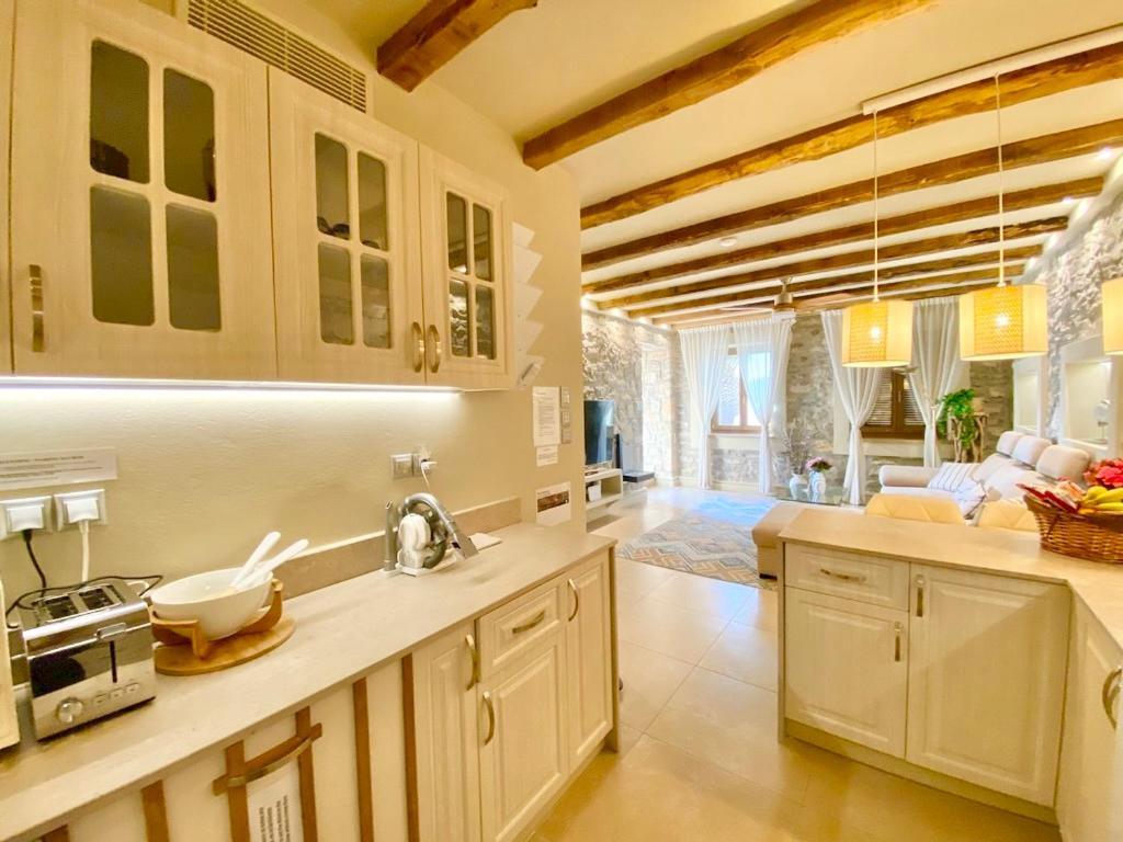 Villasonboard Rock Villa 3 Bed, 3 Bath, Jacuzzi, Seaside Hermione Buitenkant foto