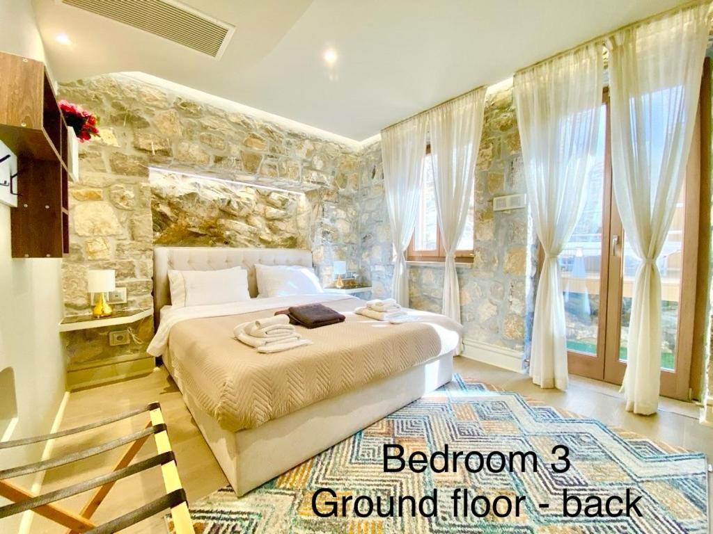 Villasonboard Rock Villa 3 Bed, 3 Bath, Jacuzzi, Seaside Hermione Buitenkant foto