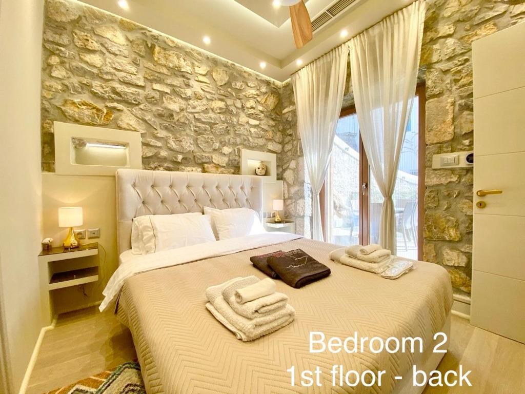 Villasonboard Rock Villa 3 Bed, 3 Bath, Jacuzzi, Seaside Hermione Buitenkant foto