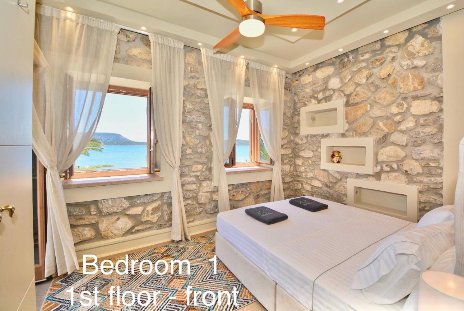 Villasonboard Rock Villa 3 Bed, 3 Bath, Jacuzzi, Seaside Hermione Buitenkant foto