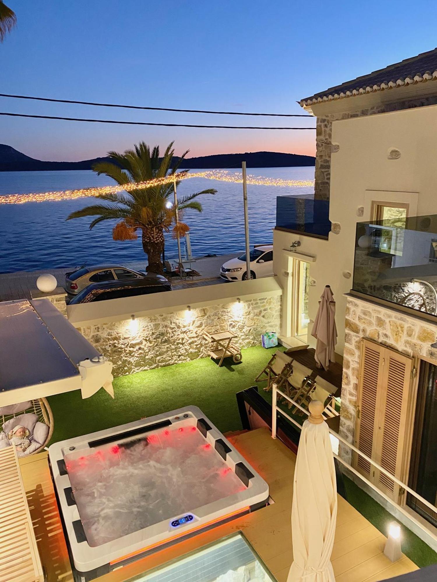 Villasonboard Rock Villa 3 Bed, 3 Bath, Jacuzzi, Seaside Hermione Buitenkant foto