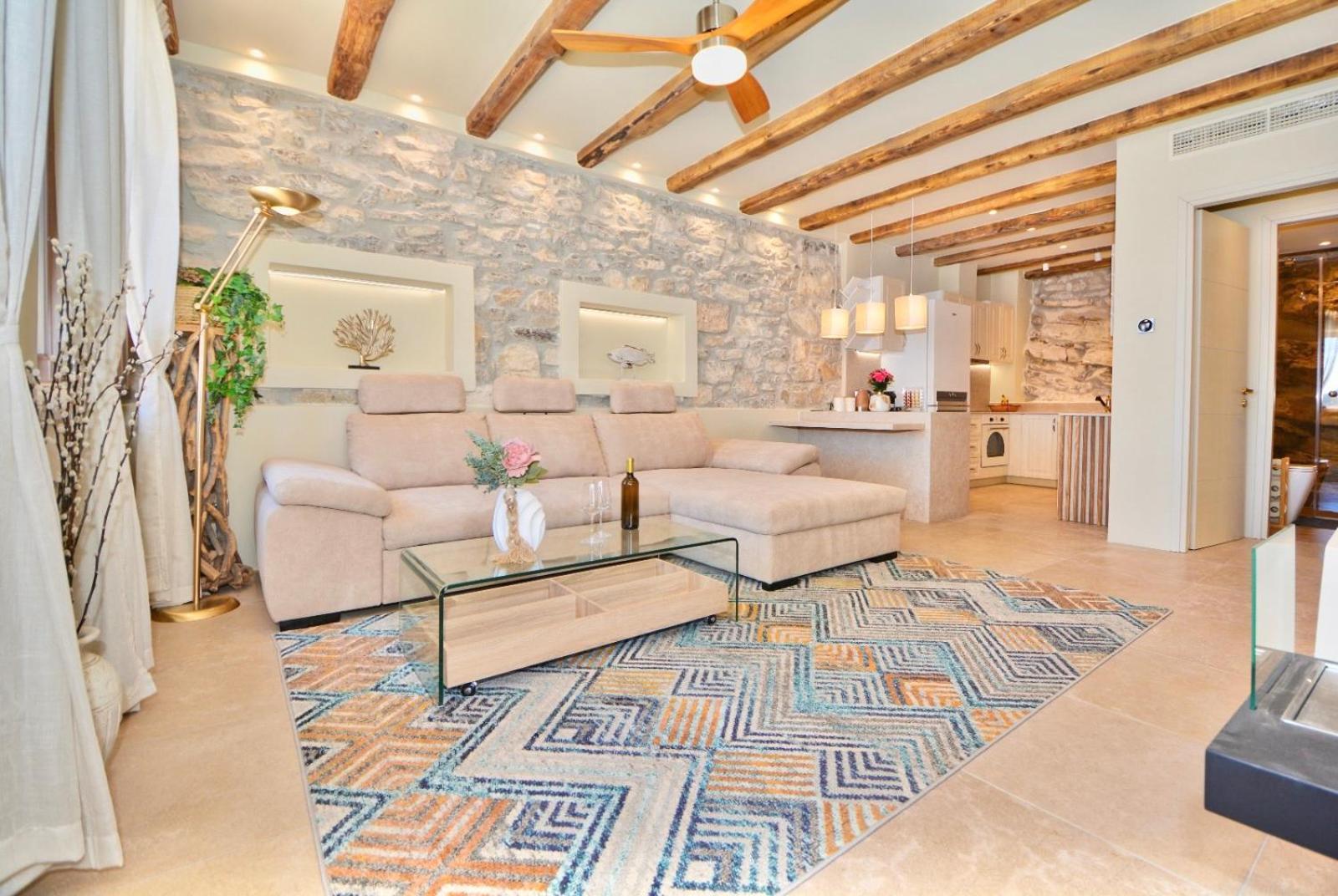 Villasonboard Rock Villa 3 Bed, 3 Bath, Jacuzzi, Seaside Hermione Buitenkant foto